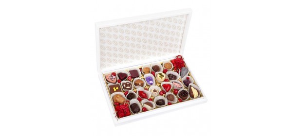 Набор шоколадных конфет Chocolate boutique French Kiss Ручной работы